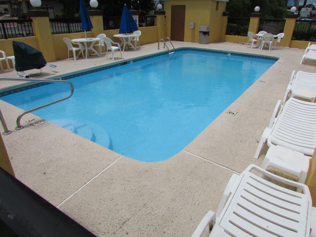 Days Inn & Suites By Wyndham Fort Valley Kültér fotó